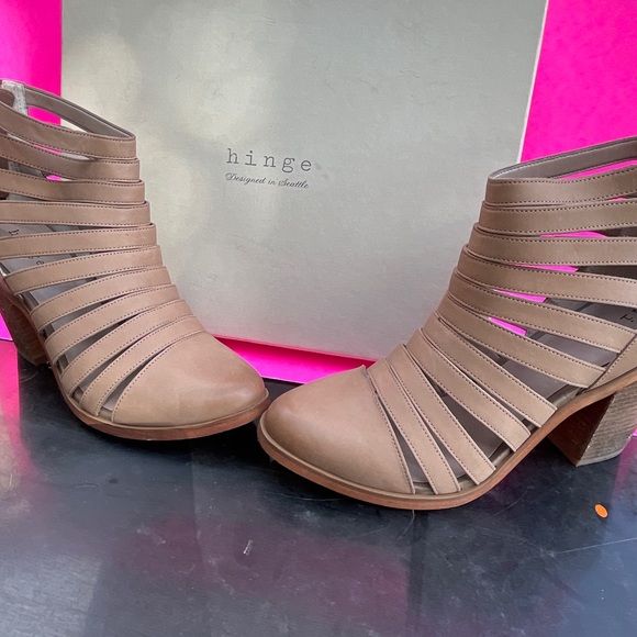 hinge Shoes - Hinge ankle boots great for spring summer and fall 🤍 Previously Loved